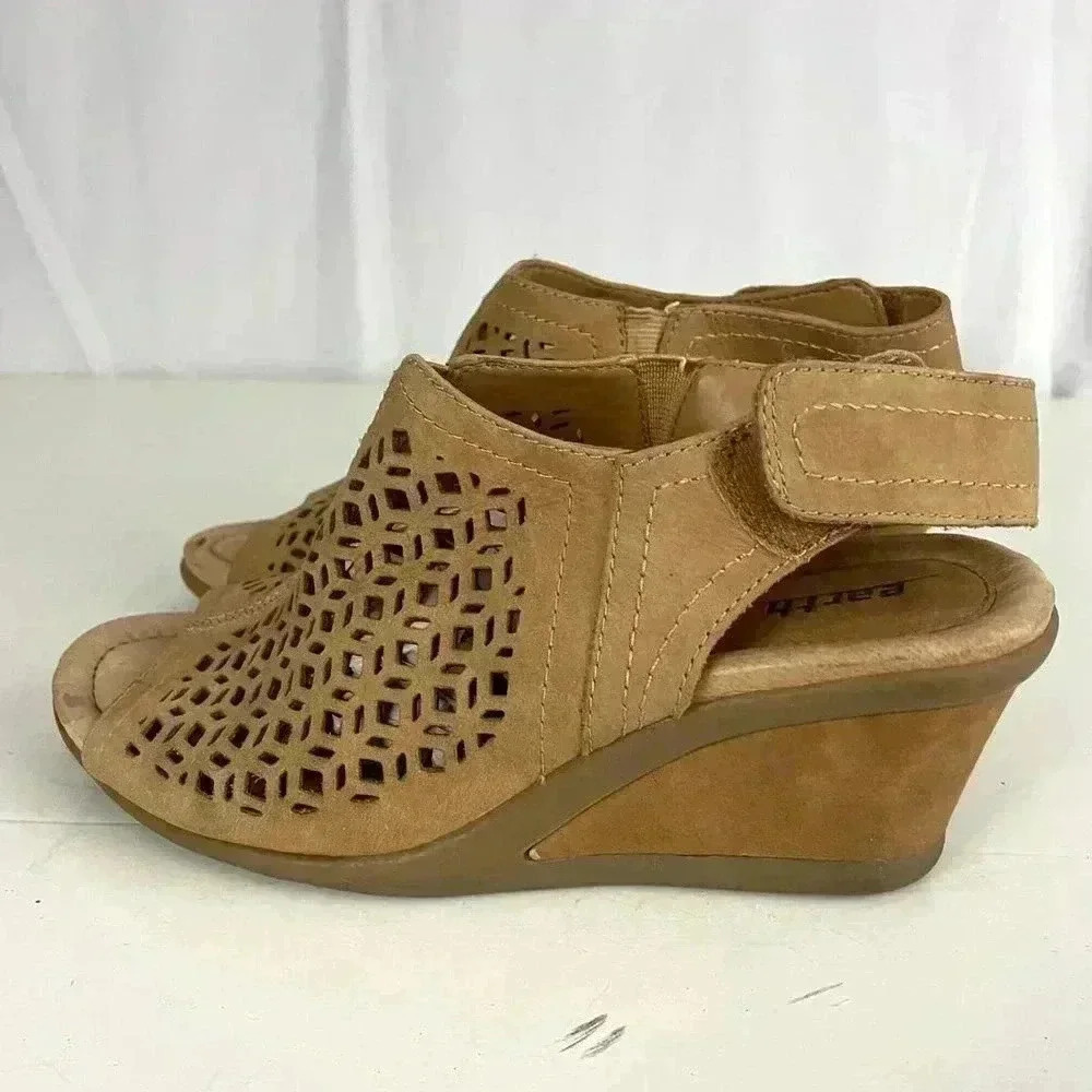 Earth Leather Wedge Sandals‎ Sz 6.5 Camel Cut-Out Details Women's - Picture 7 of 9